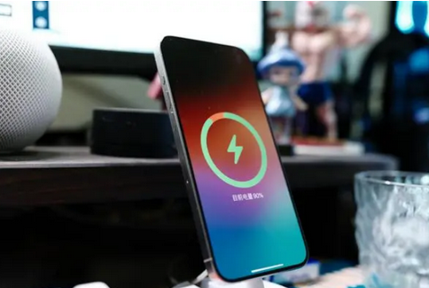 虞城苹果15换屏服务分享用什么充电器给iPhone15充电更好 